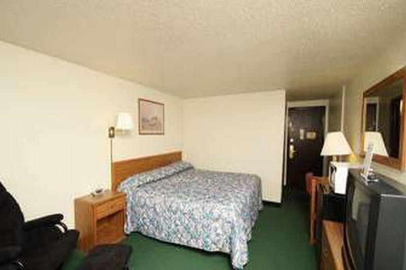 Travelodge Yankton Экстерьер фото